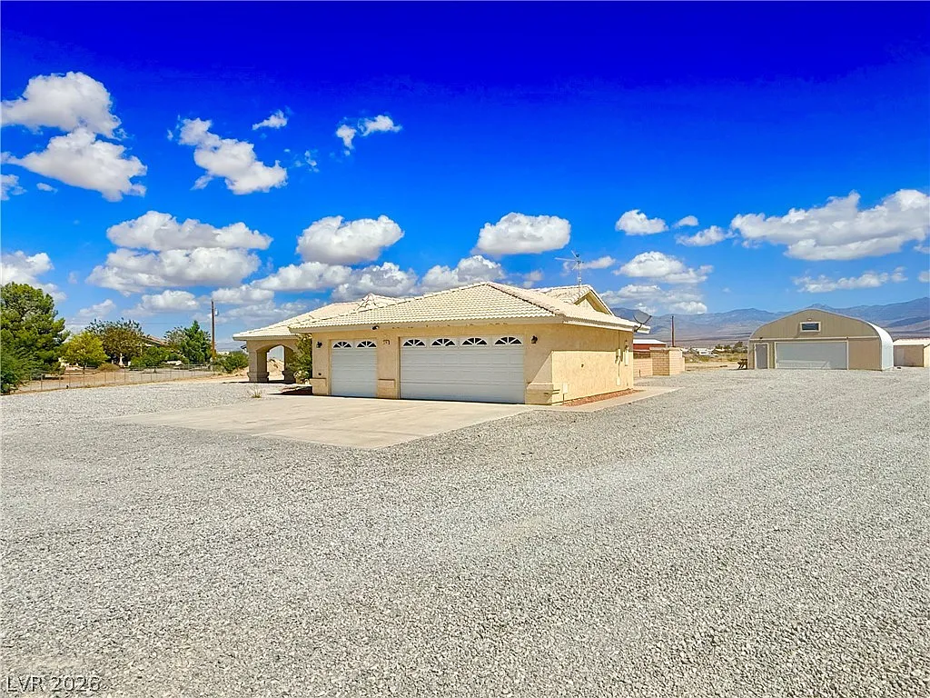 3 bed, 2.0 bath, 1989 sqft, $2,800 — Photo 4