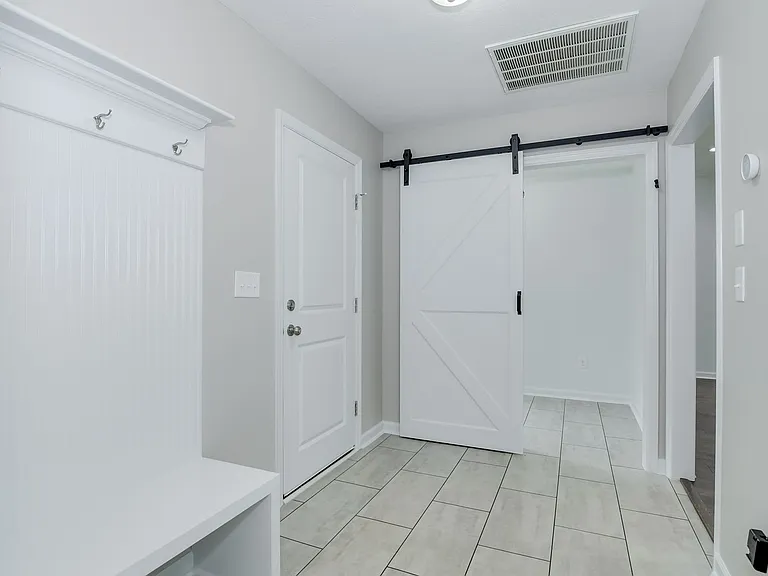 810 Fenwick Ct — Photo 12