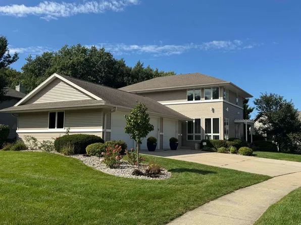 4101 Castlemoor Dr, Janesville, WI 53546