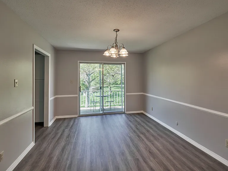 922 Hoover Village Dr #C — Photo 4