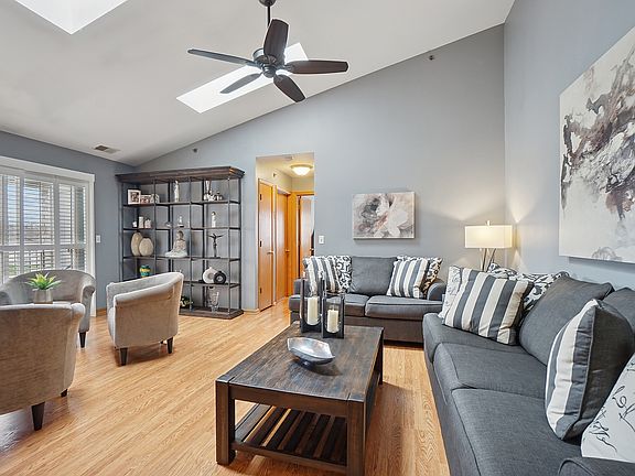3rd image of 6825 Forestview Dr APT 3D