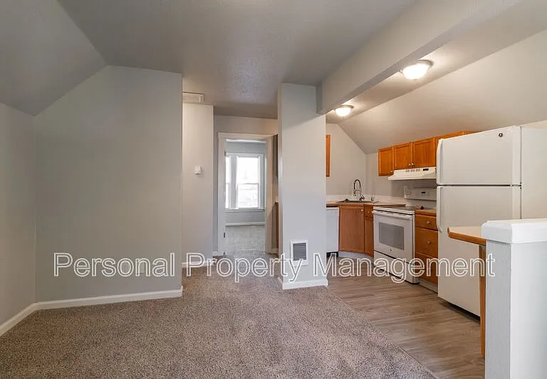 409 W McLoughlin Blvd #2 — Photo 1