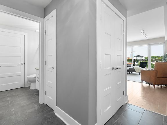 3rd image of 15 Kings Wharf Pl #908