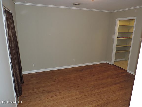 4th image of 1433 Bennington Dr