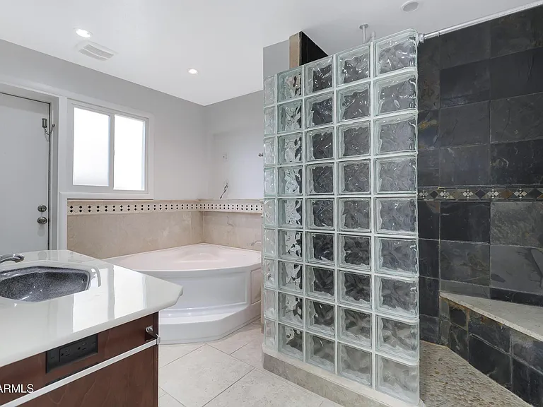 1627 E Fremont Dr — Photo 32