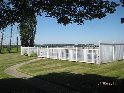 5th image of 6751 Joliat Ave