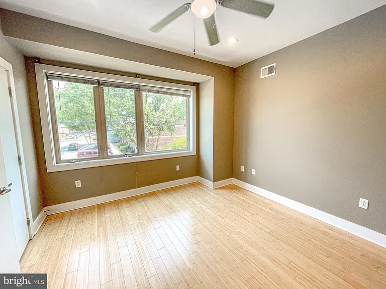 1020 S 5th St — Photo 11