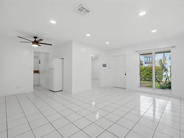 1201 N Victoria Park Rd #1203 — Photo 4