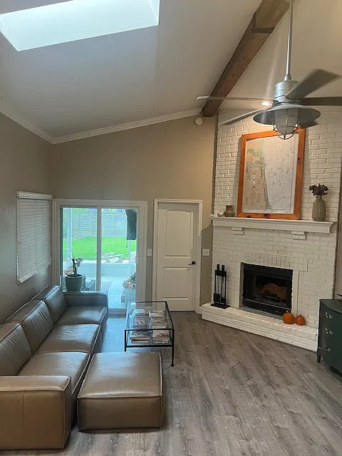 3 bed, 1321 sqft, $3,499 — Photo 4