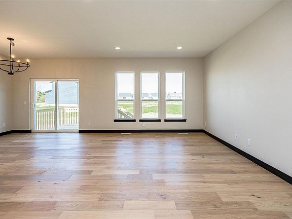 5th image of 9303 Grand Oaks Dr NE