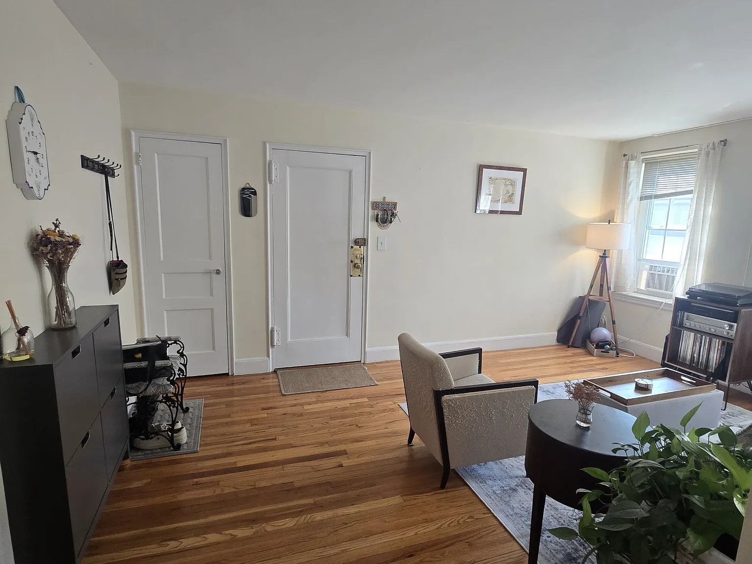 2 bed, 792 sqft, $3,300 — Photo 2