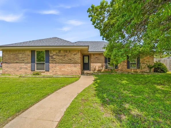 1318 Fairway Dr, Graham, TX 76450