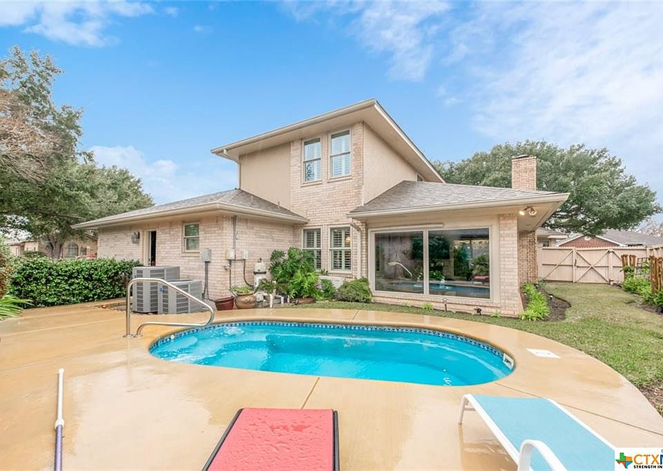 1st image of 139 Gardenridge Dr