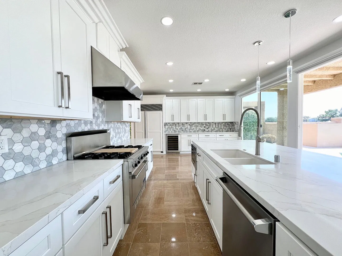 Coming Soon!! $1000 Off 1st Full Months Rent!! Beautiful Home In Spanish Trails, Guard Gated! Cou... — Photo 3