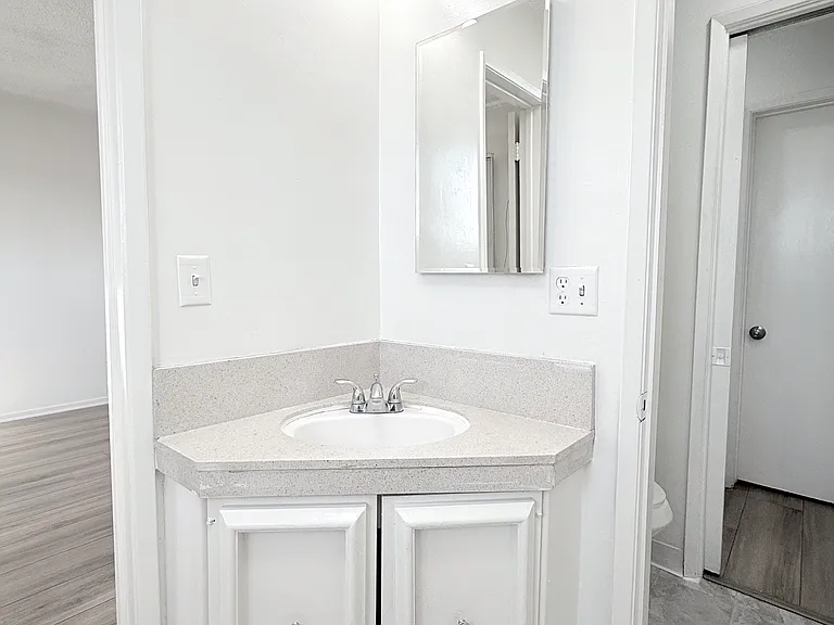 712 N Adams St #10 — Photo 16
