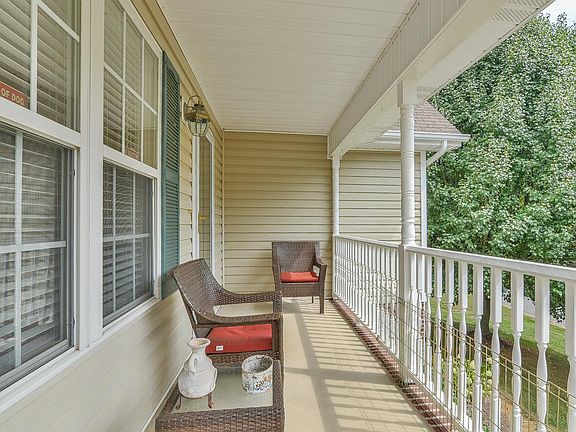 4th image of 301 Post Oak Dr