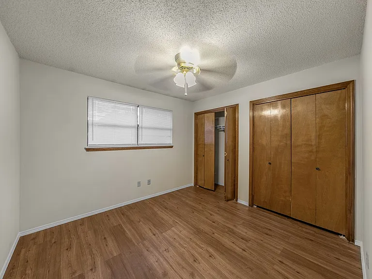 2204 Douglas St — Photo 12