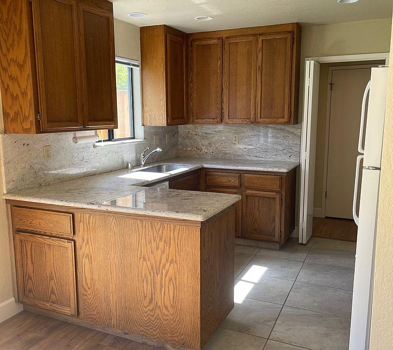 1st image of 1002 Roble Ave #3