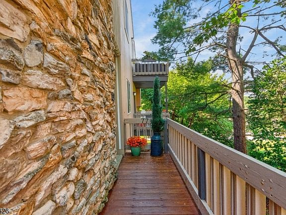 2nd image of 77 Larkin Cir