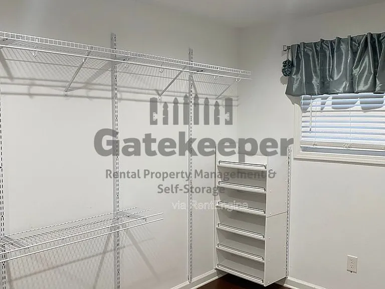 335 Fairfield Cir — Photo 16