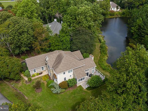 5th image of 12 Southwood Shores Dr