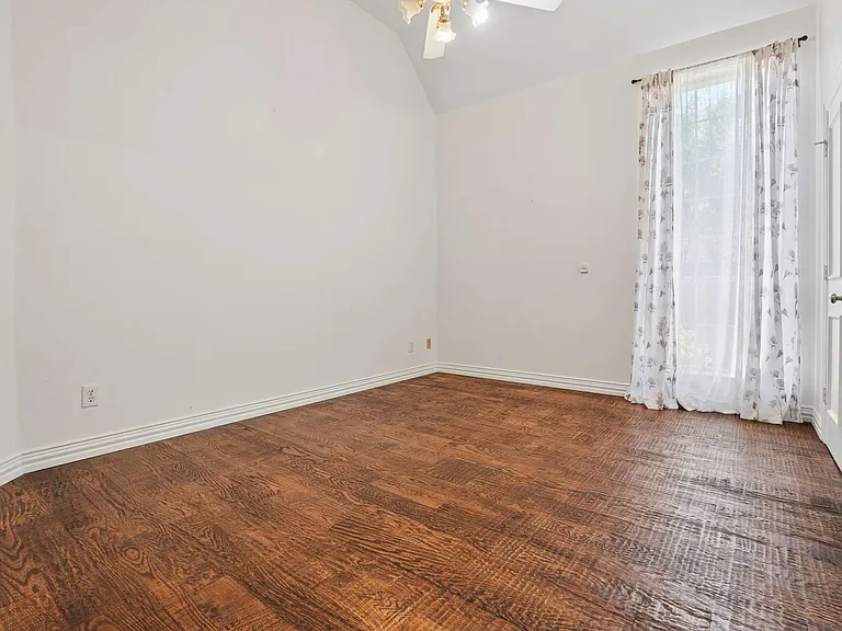 1125 Longford Cir — Photo 41