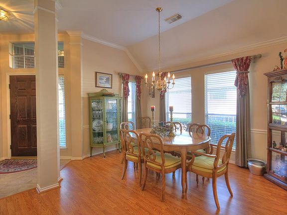 4th image of 3914 Summerfield Dr