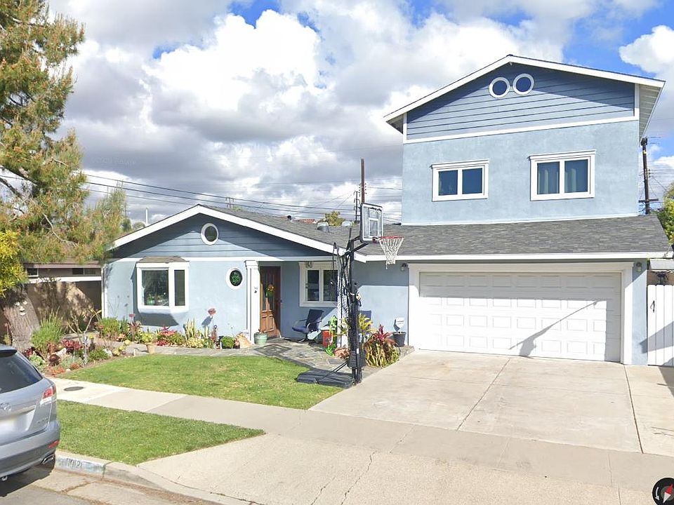 Exterior (Unit is above the garage). Entrance through white gate to the right of the garage