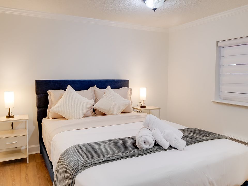 queen size bedroom