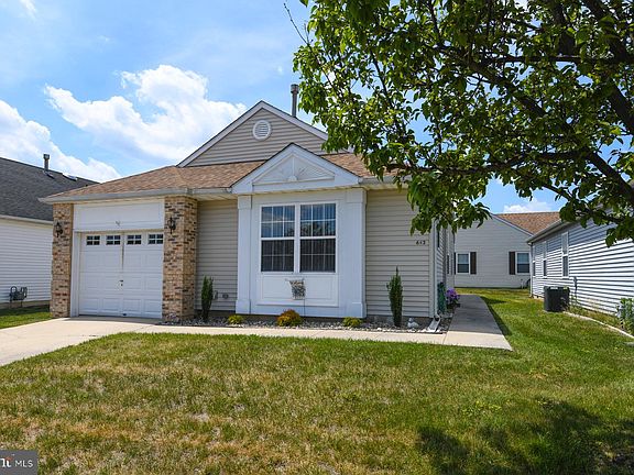 2nd image of 643 Saint Vincent Ct
