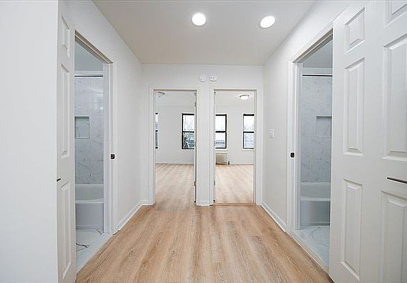 4th image of 499 Saint Johns Pl APT 1R