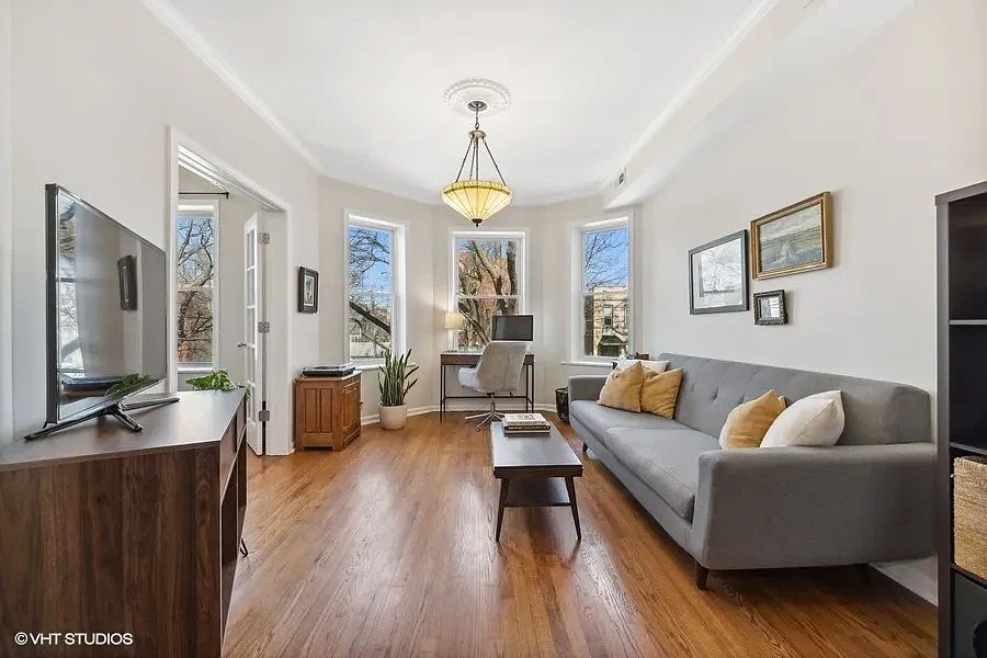 1st image of 1739 W Catalpa Ave #2