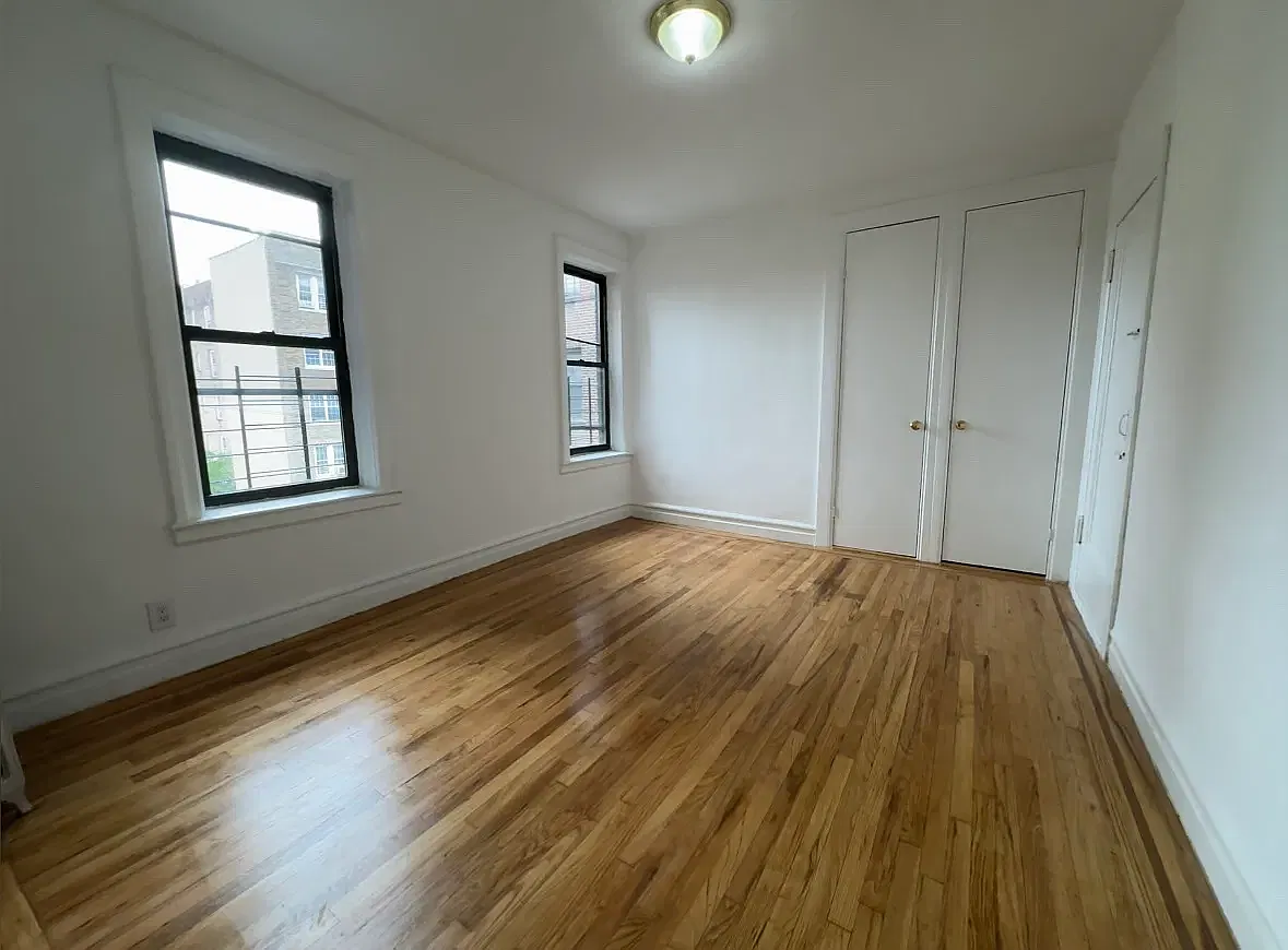 1472 White Plains Rd — Photo 4