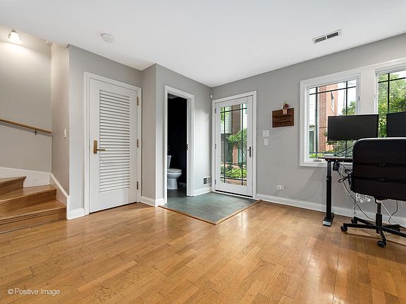 4th image of 2455 W Ohio St Unit 21W
