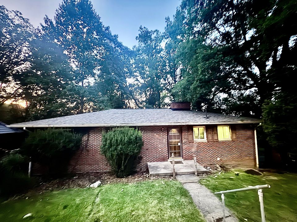 1st image of 690 Gordon Dr