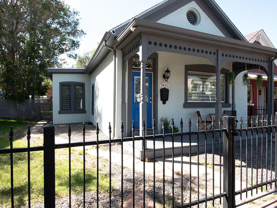 2421 Stout St