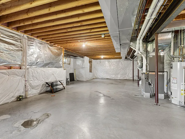 16324 Farley St — Photo 36