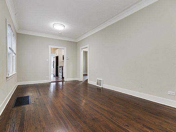 4th image of 3005 Commercial Ave