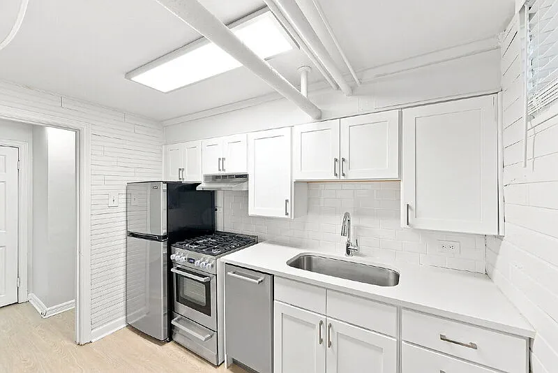 1 bed, 1.0 bath, $1,075 — Photo 3