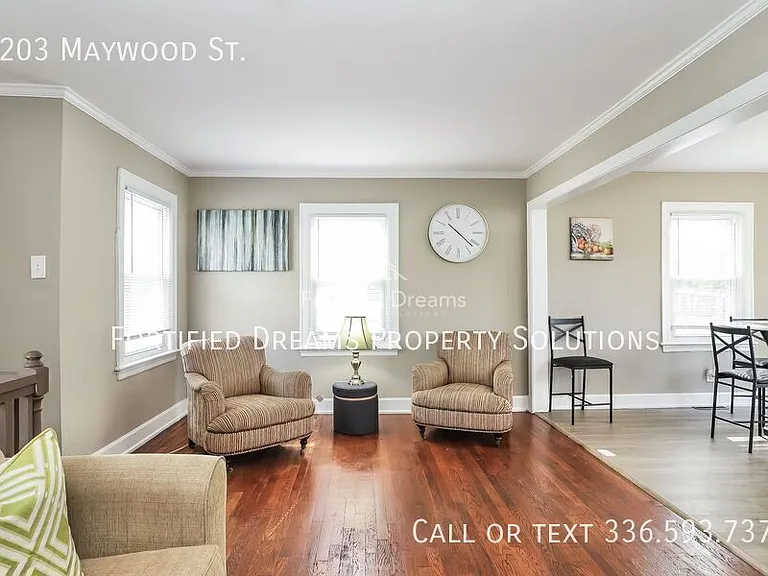 2203 Maywood St — Photo 10