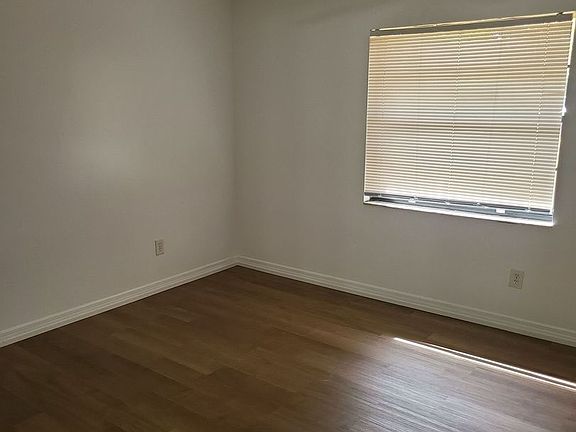 4th image of 4741 Pilgrims Way