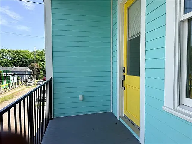 637 Lizardi St — Photo 17