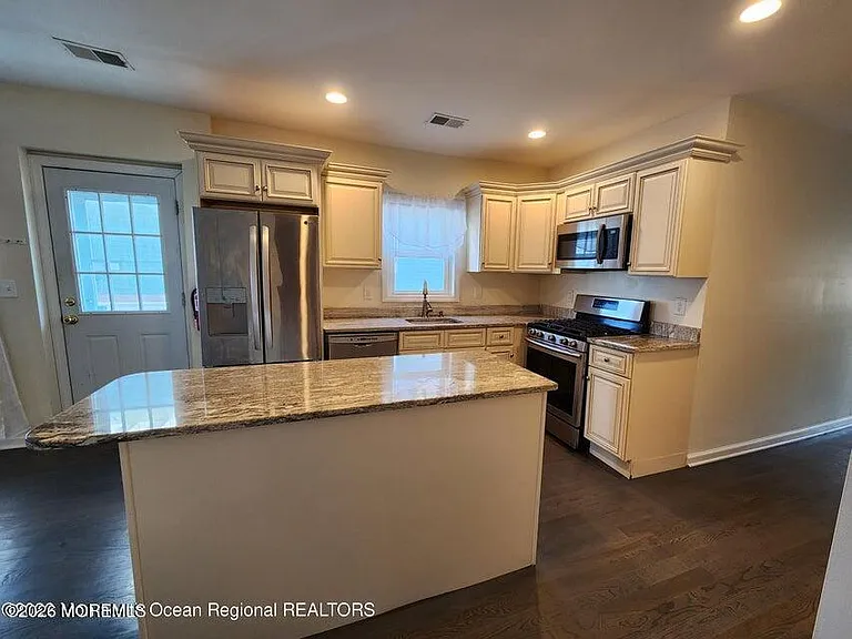 334 W Front St #A — Photo 14