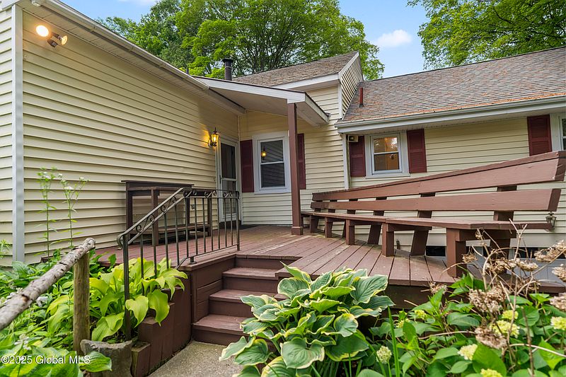 4th image of 523 Greenfield Road