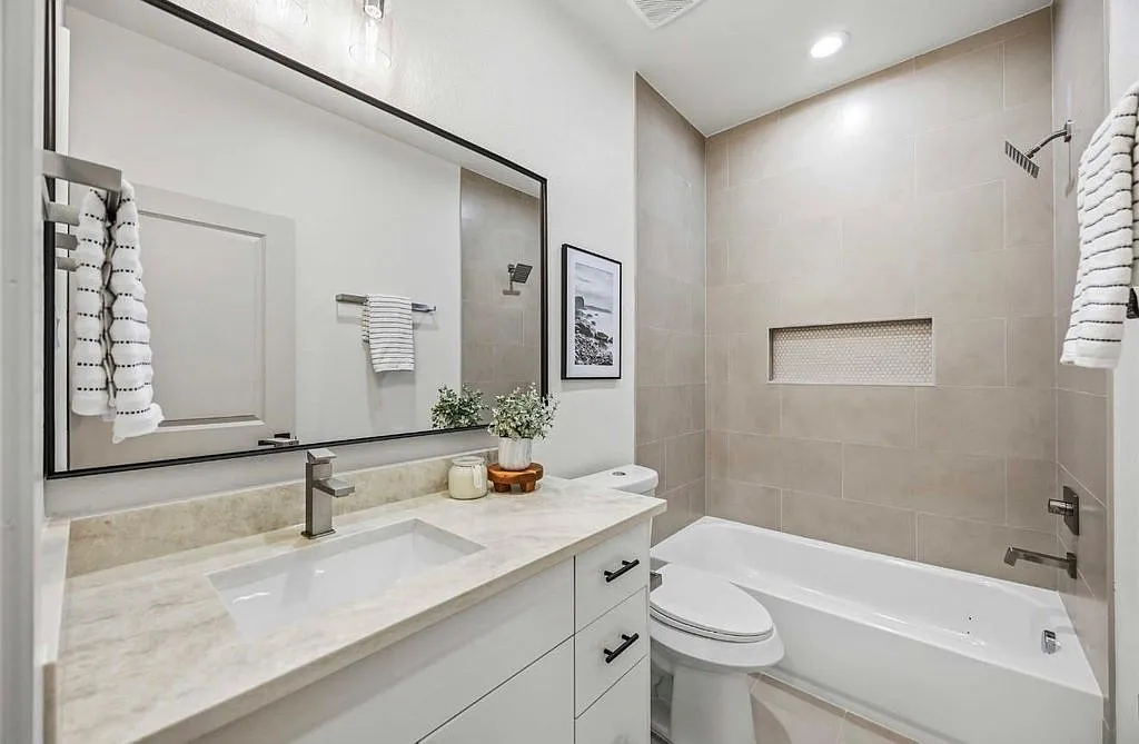 3 bed, 2.5 bath, $800 — Photo 2