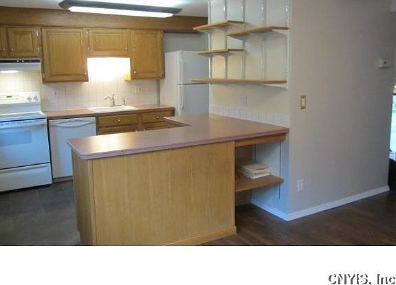3rd image of 307 Grenadier Dr