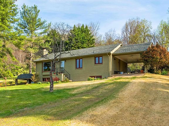 4th image of 1165 Fortunes Cove Ln