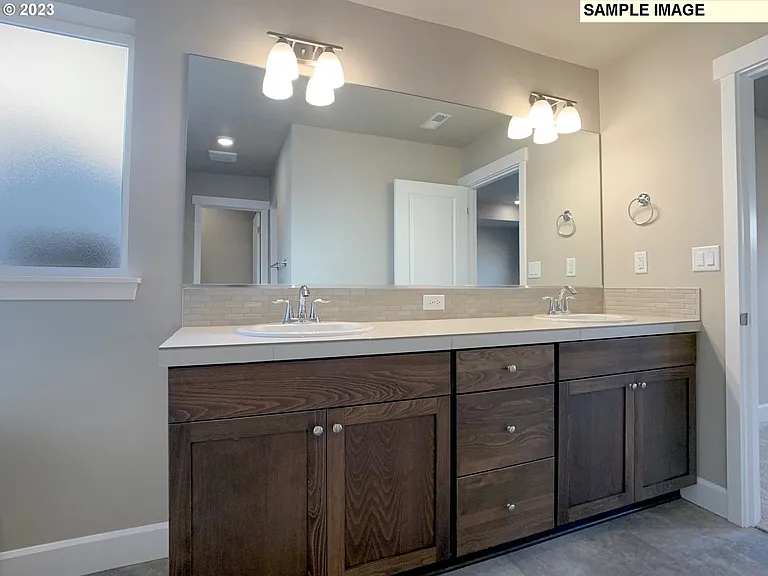 539 E Rosa Ave — Photo 8