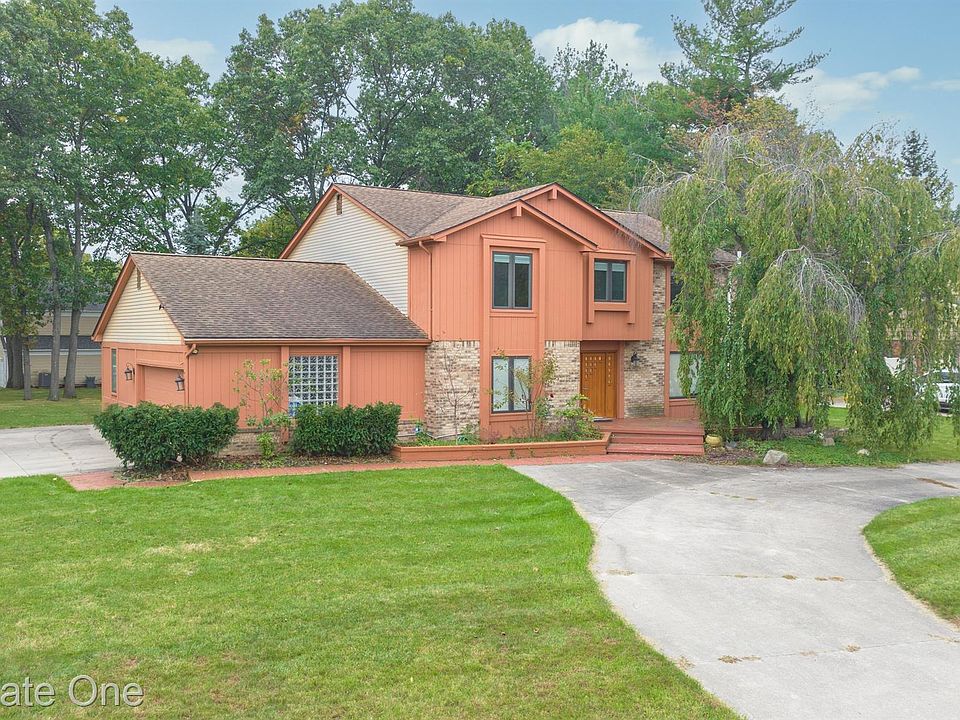 1st image of 28807 W King William Dr