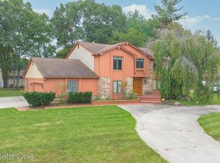 28807 W King William Dr, Farmington Hills, MI 48331